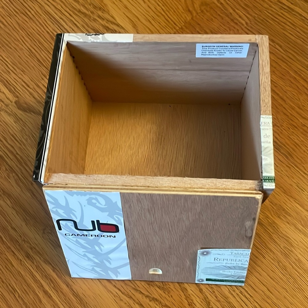 Nub cigar box